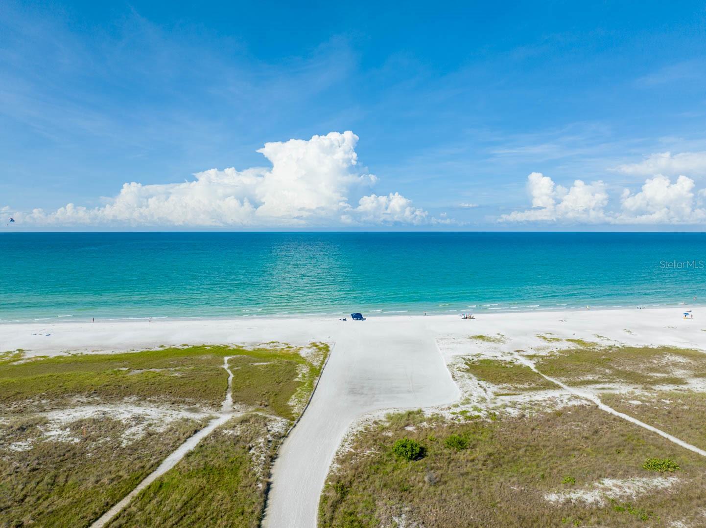 Listing photo id 13 for 636 Beach Road