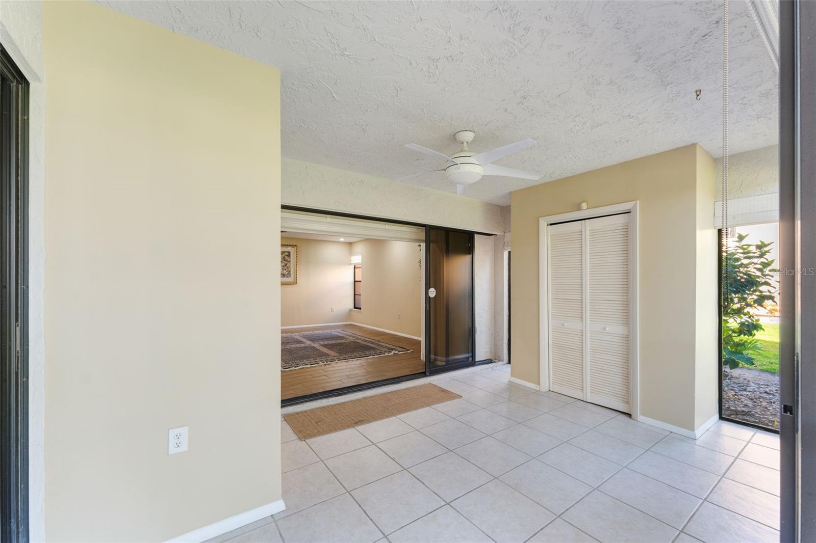 Listing photo id 23 for 2347 Beneva Terrace 2251