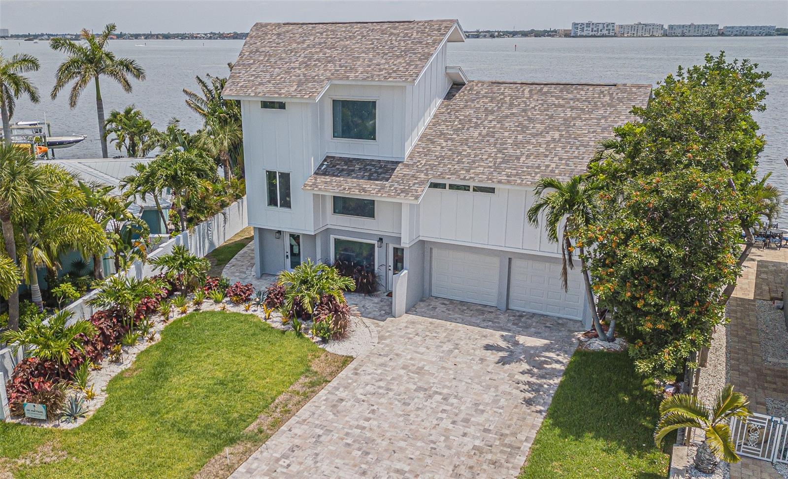 Listing photo id 0 for 970 Boca Ciega Isle Drive