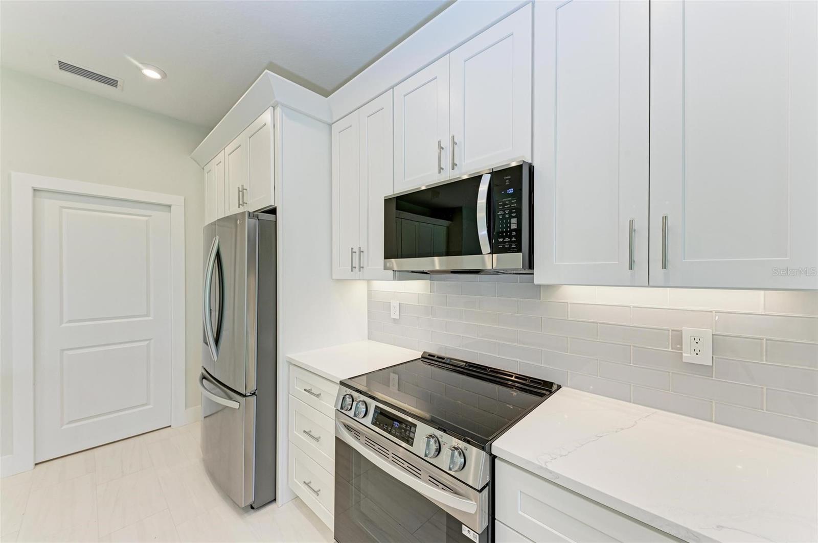 Image 18 of 43 For 8380 Malcolm Avenue
