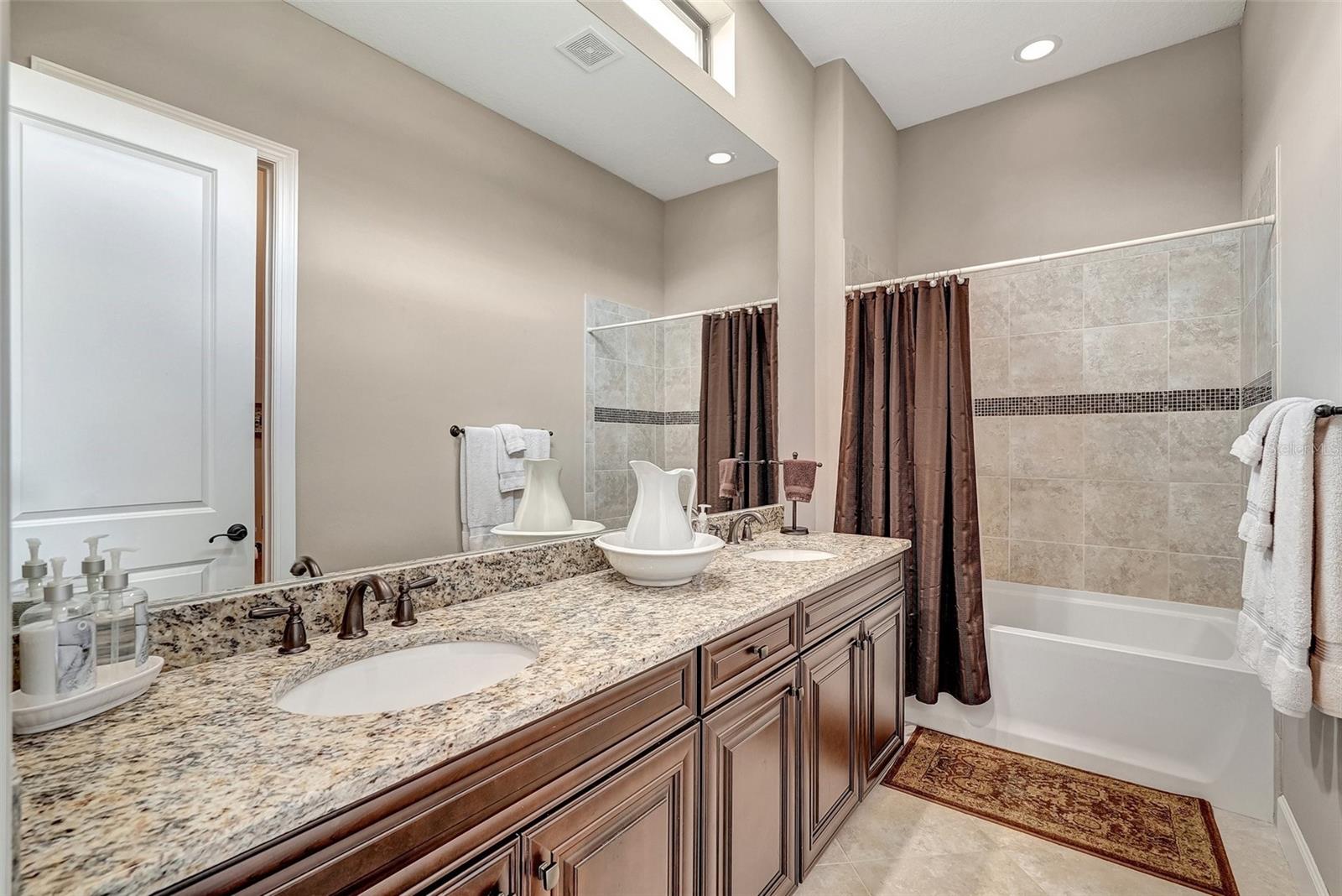 Listing photo id 34 for 13721 Palazzo Terrace