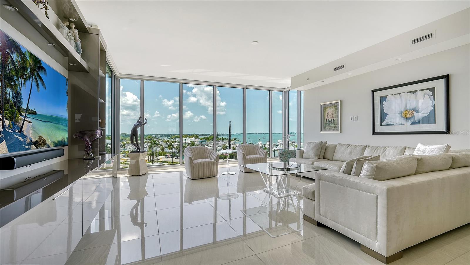 Listing photo id 9 for 1155 Gulfstream Avenue 509