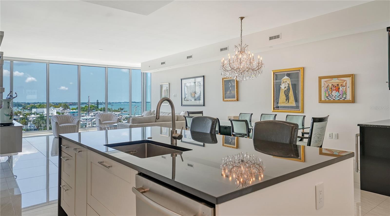 Listing photo id 13 for 1155 Gulfstream Avenue 509