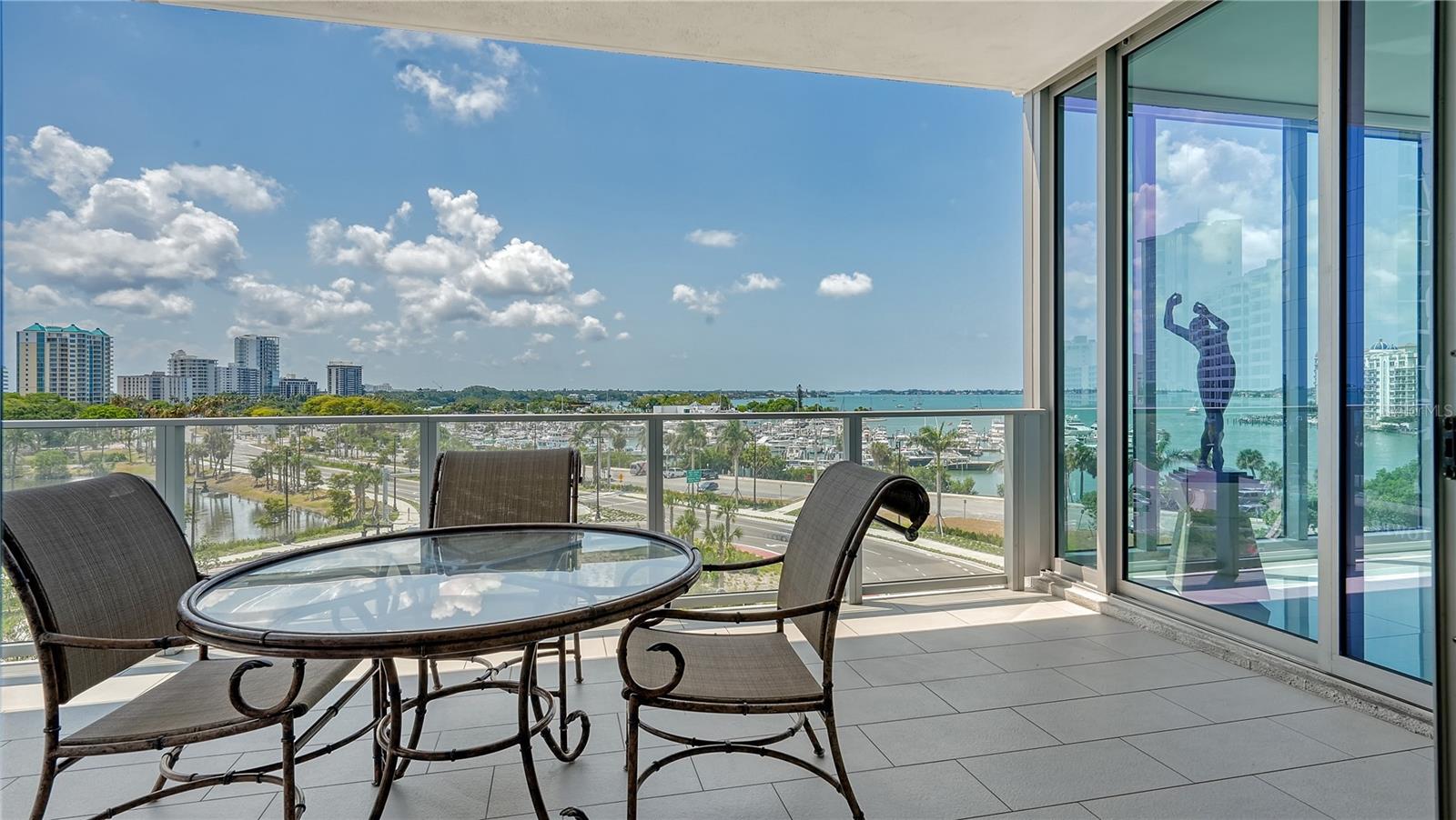 Listing photo id 21 for 1155 Gulfstream Avenue 509