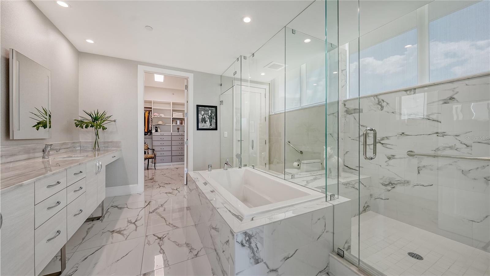 Listing photo id 22 for 1155 Gulfstream Avenue 509