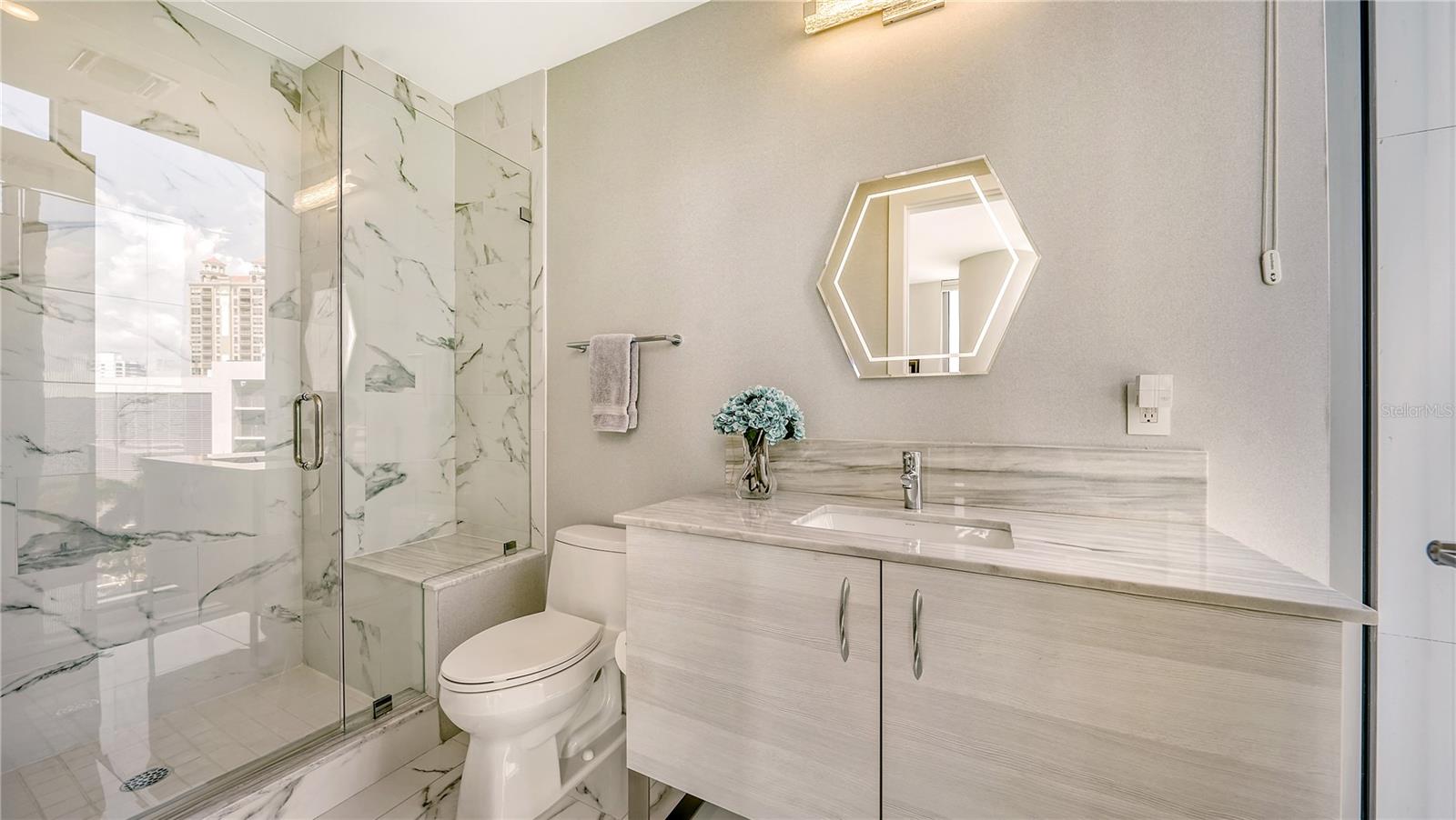 Listing photo id 29 for 1155 Gulfstream Avenue 509