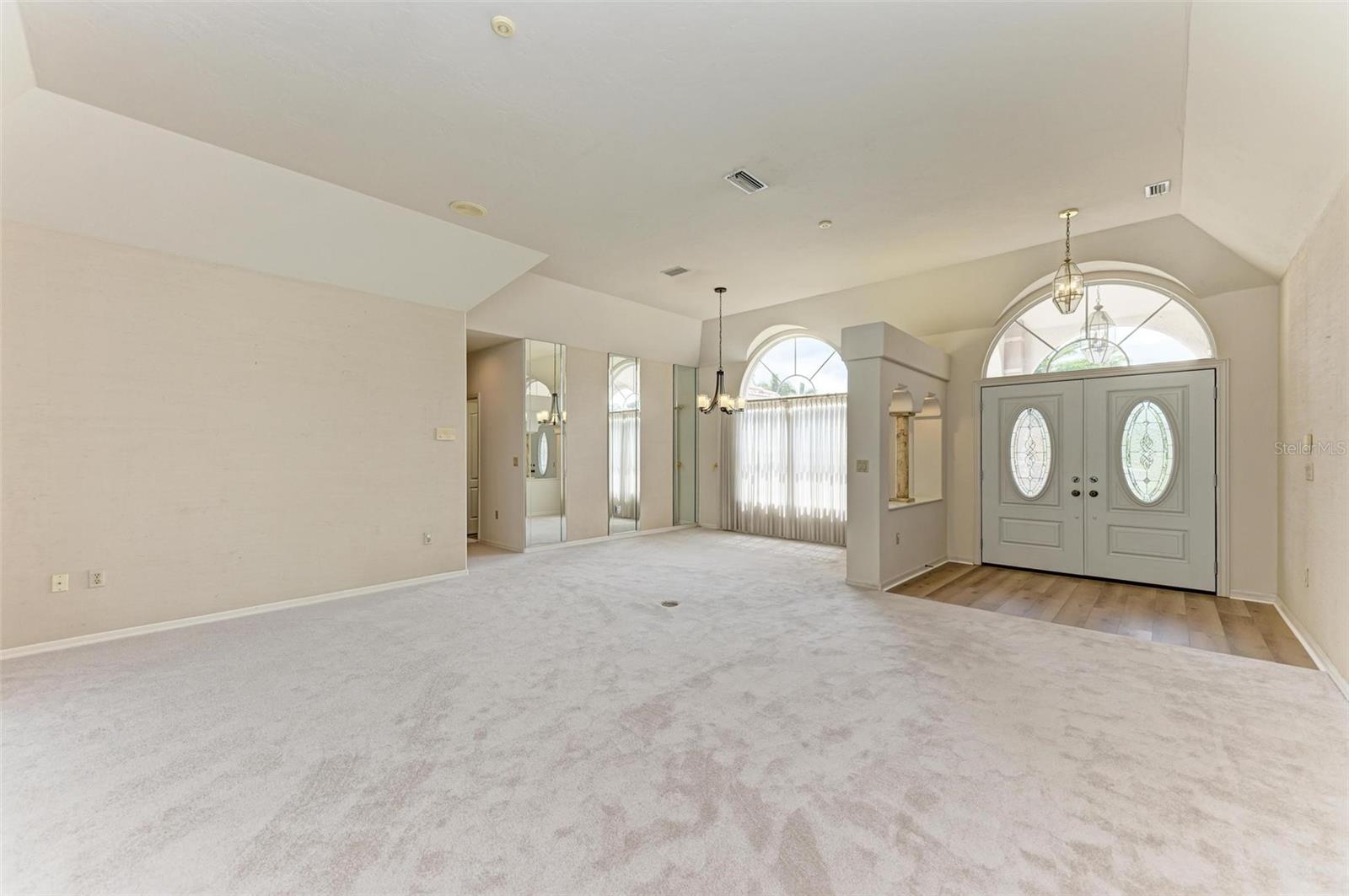 Listing photo id 14 for 5416 Downham Meadows