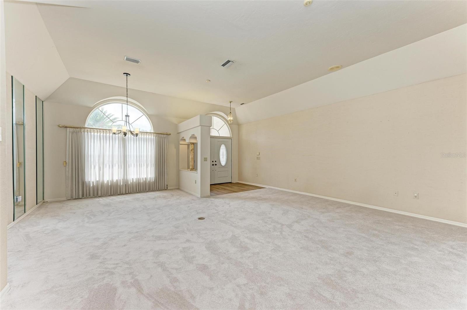 Listing photo id 16 for 5416 Downham Meadows