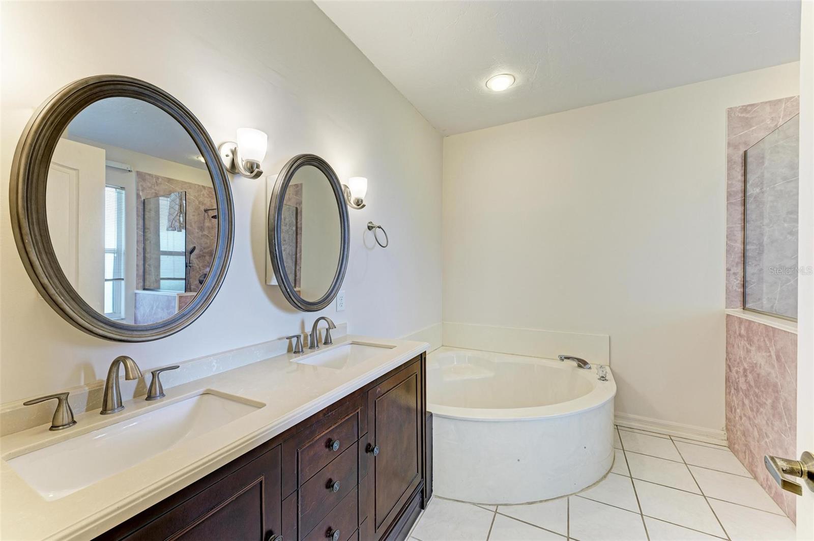 Listing photo id 20 for 5416 Downham Meadows