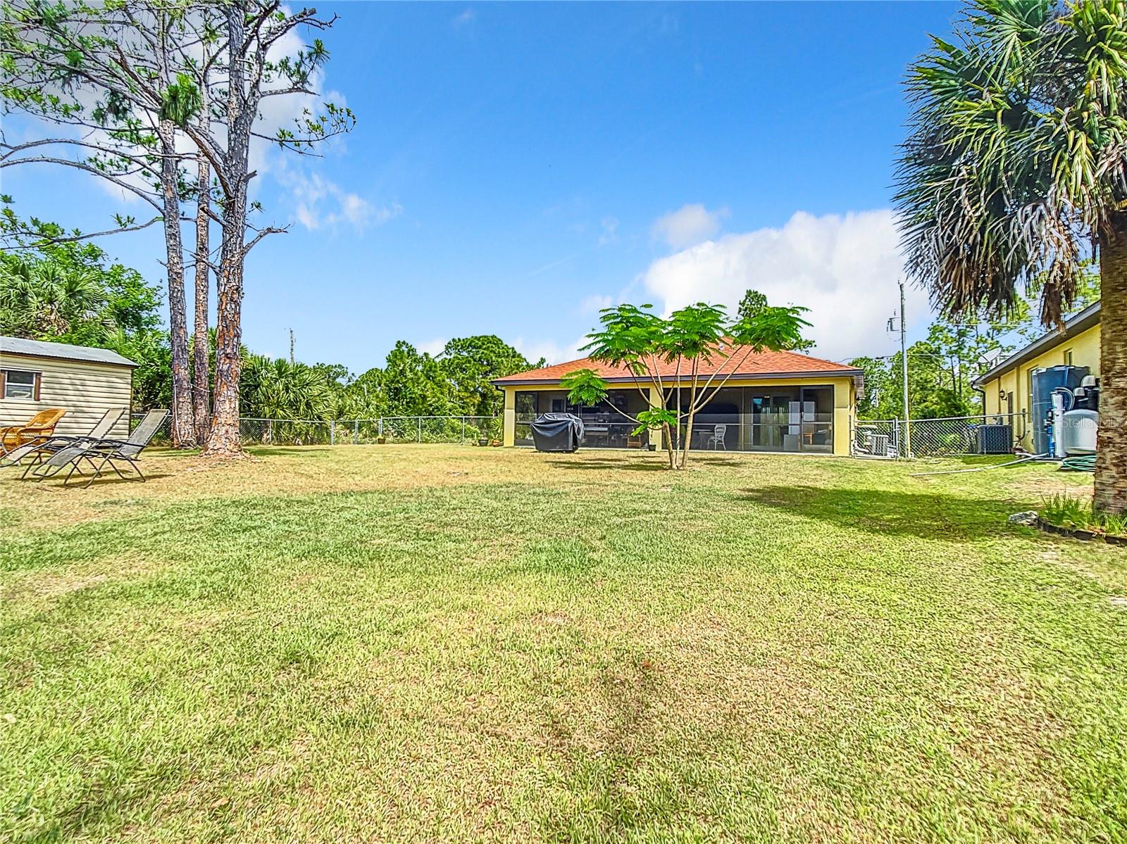 Listing photo id 48 for 2930 Oceanside Street