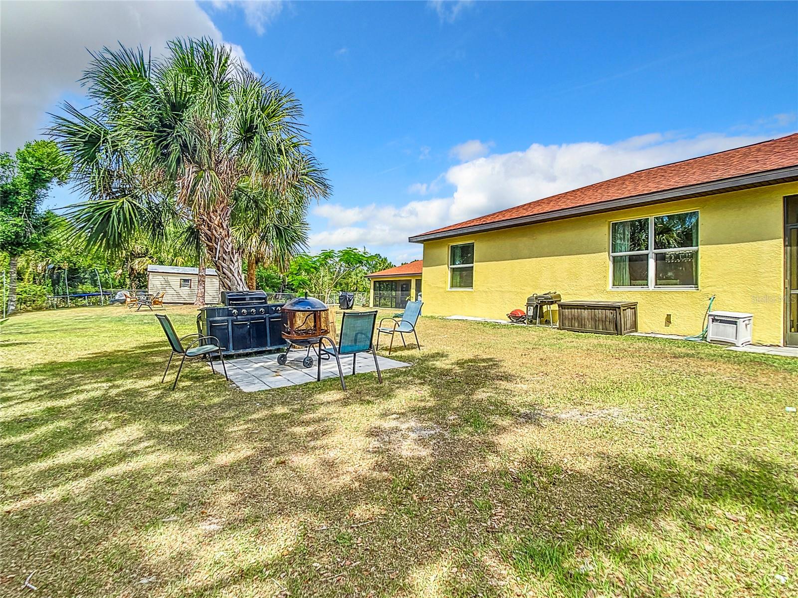 Listing photo id 51 for 2930 Oceanside Street