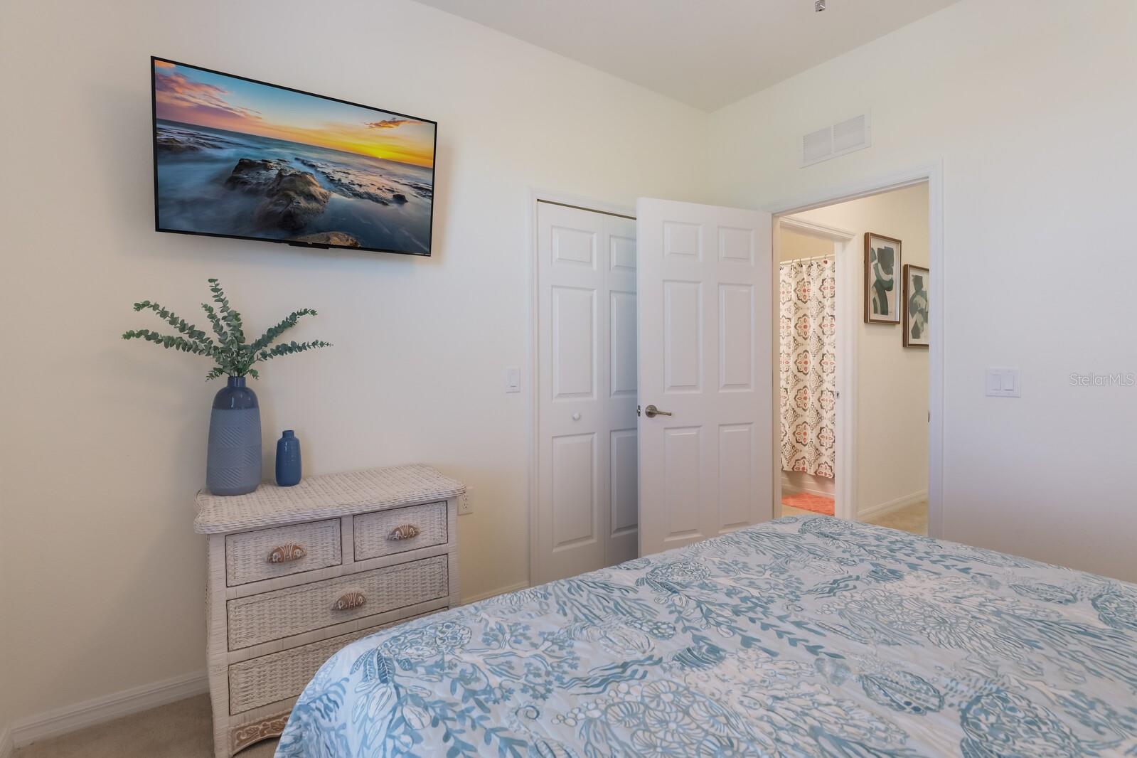 Image 19 of 57 For 16706 Vardon Terrace 301