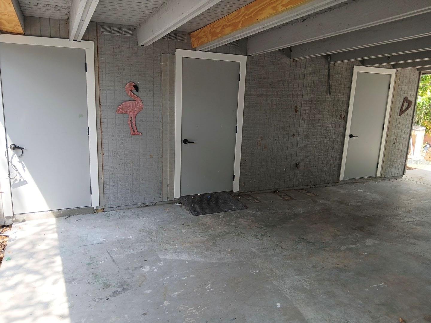 Listing photo id 12 for 5023 Inverness Drive
