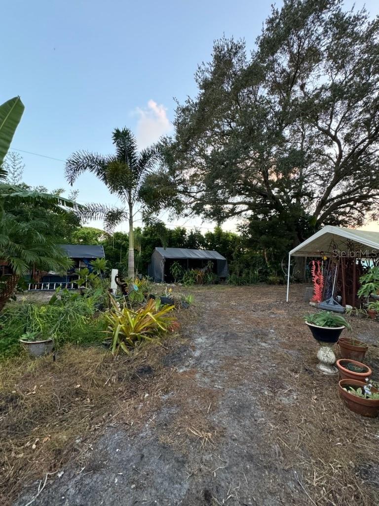 Listing photo id 17 for 5023 Inverness Drive