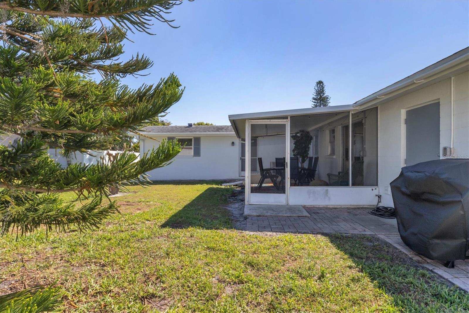 Listing photo id 29 for 2323 Doud Street