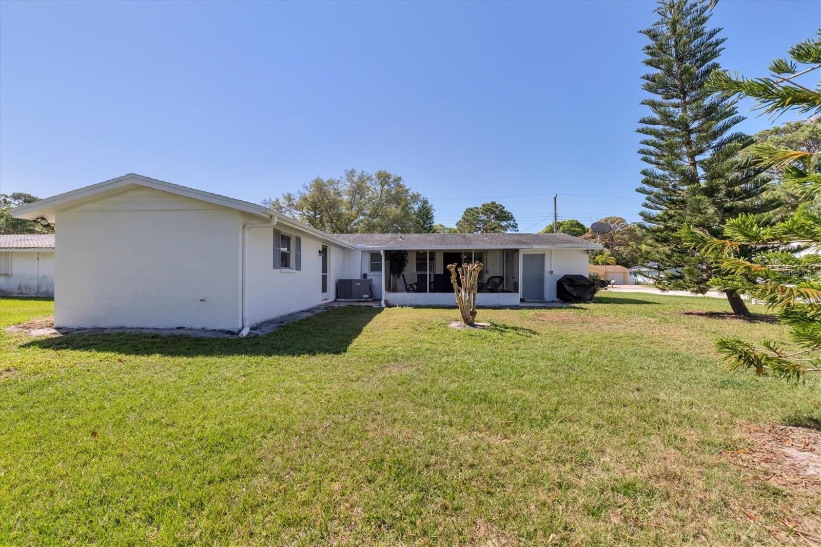 Listing photo id 30 for 2323 Doud Street