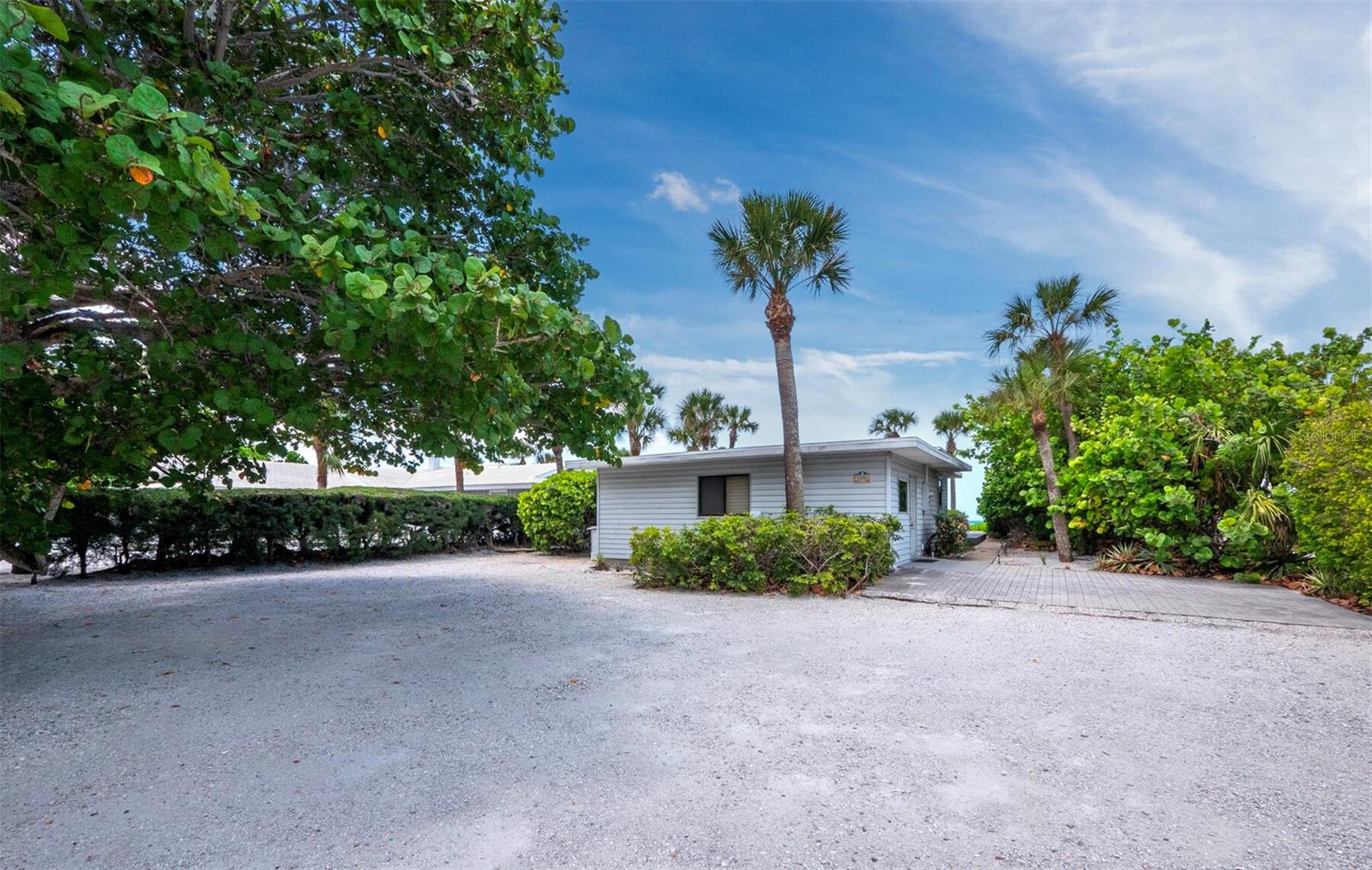 Listing photo id 1 for 3341 Gulf Of Mexico Drive