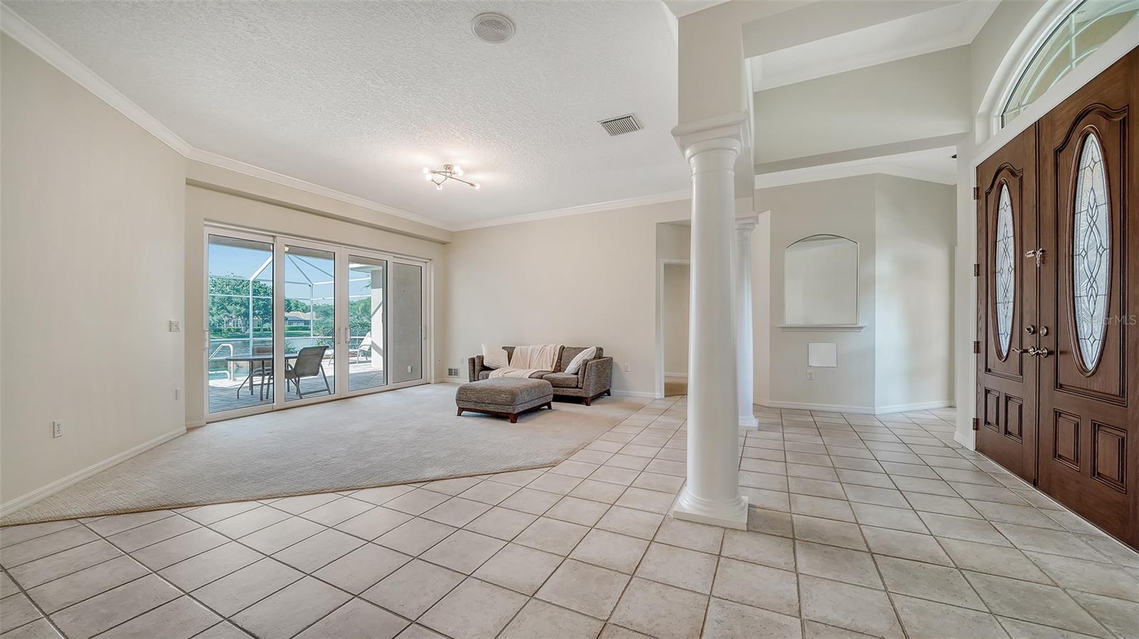 Listing photo id 9 for 4915 Old Oakleaf Drive