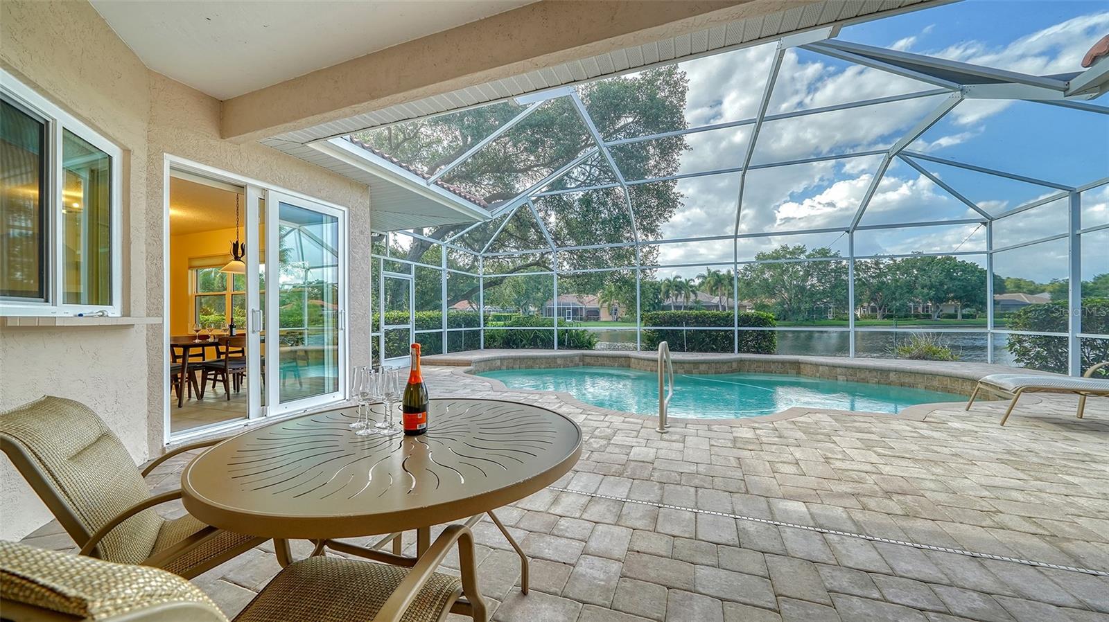 Listing photo id 10 for 4915 Old Oakleaf Drive