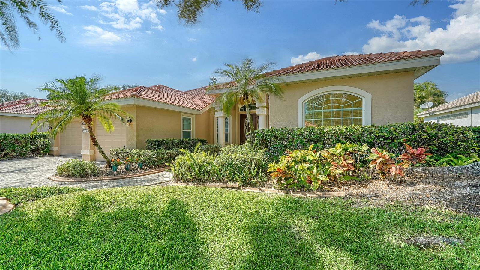 Listing photo id 0 for 4915 Old Oakleaf Drive