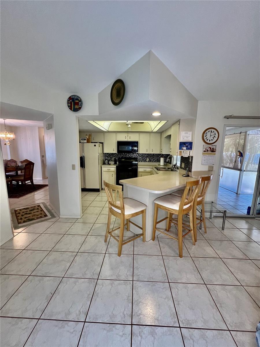 Listing photo id 6 for 5277 San Luis Terrace