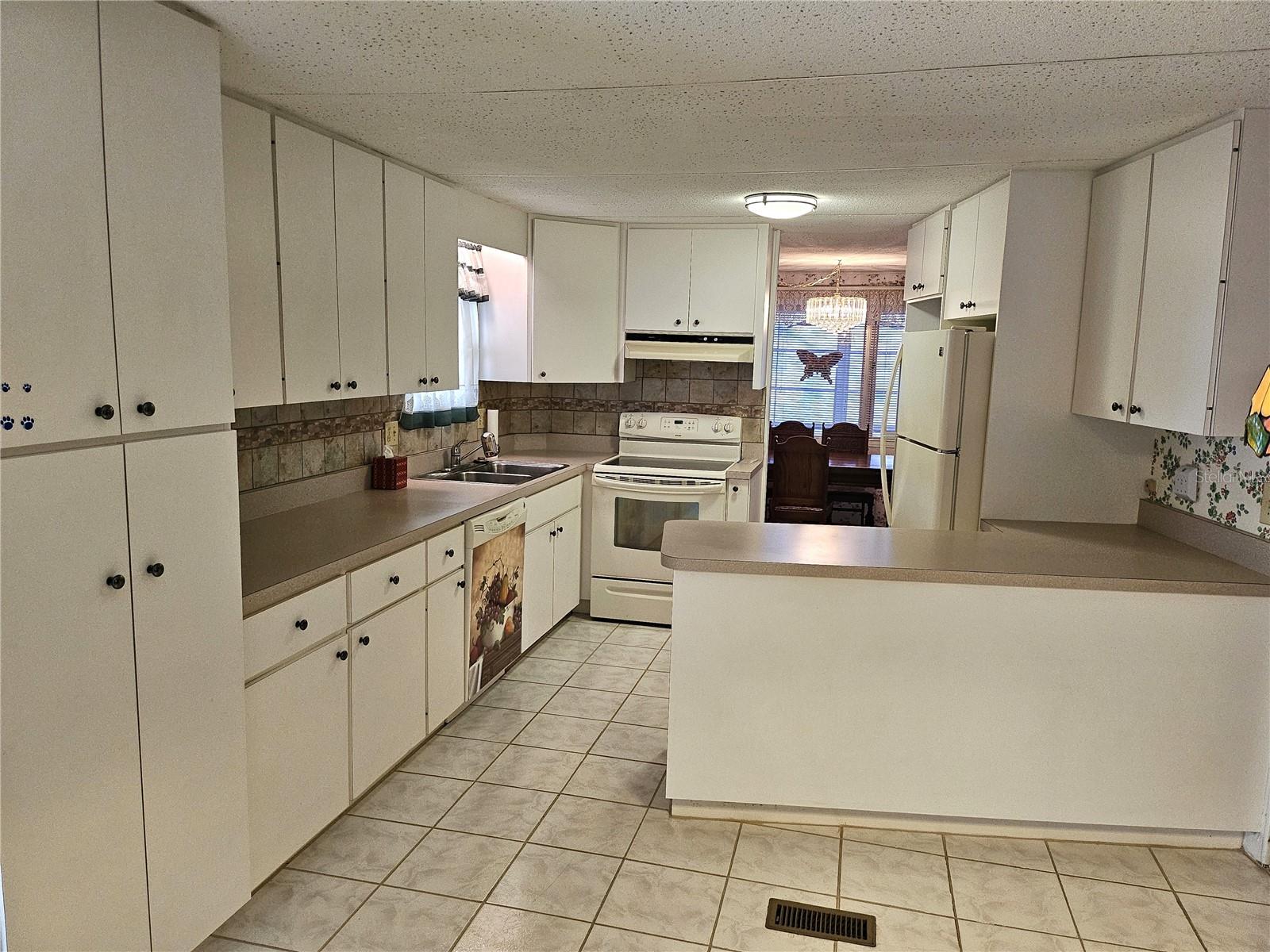 Image 11 of 82 For 407 White Oak Way