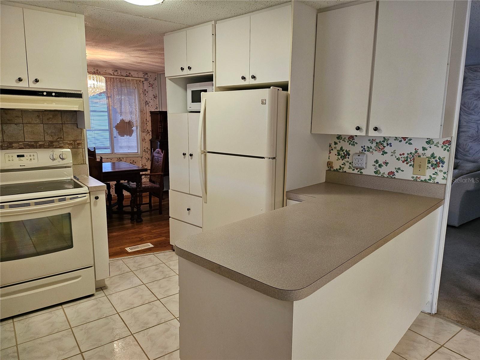 Image 12 of 82 For 407 White Oak Way