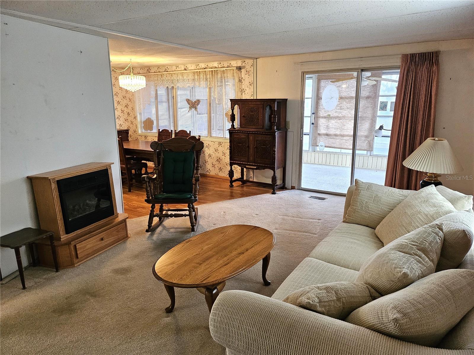 Image 18 of 82 For 407 White Oak Way
