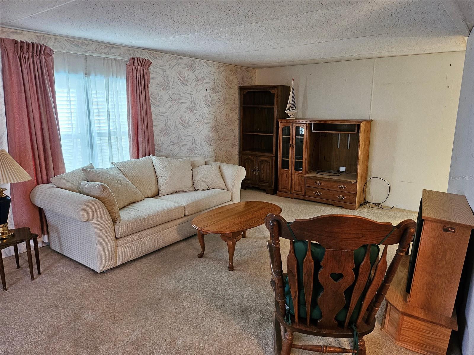 Image 20 of 82 For 407 White Oak Way