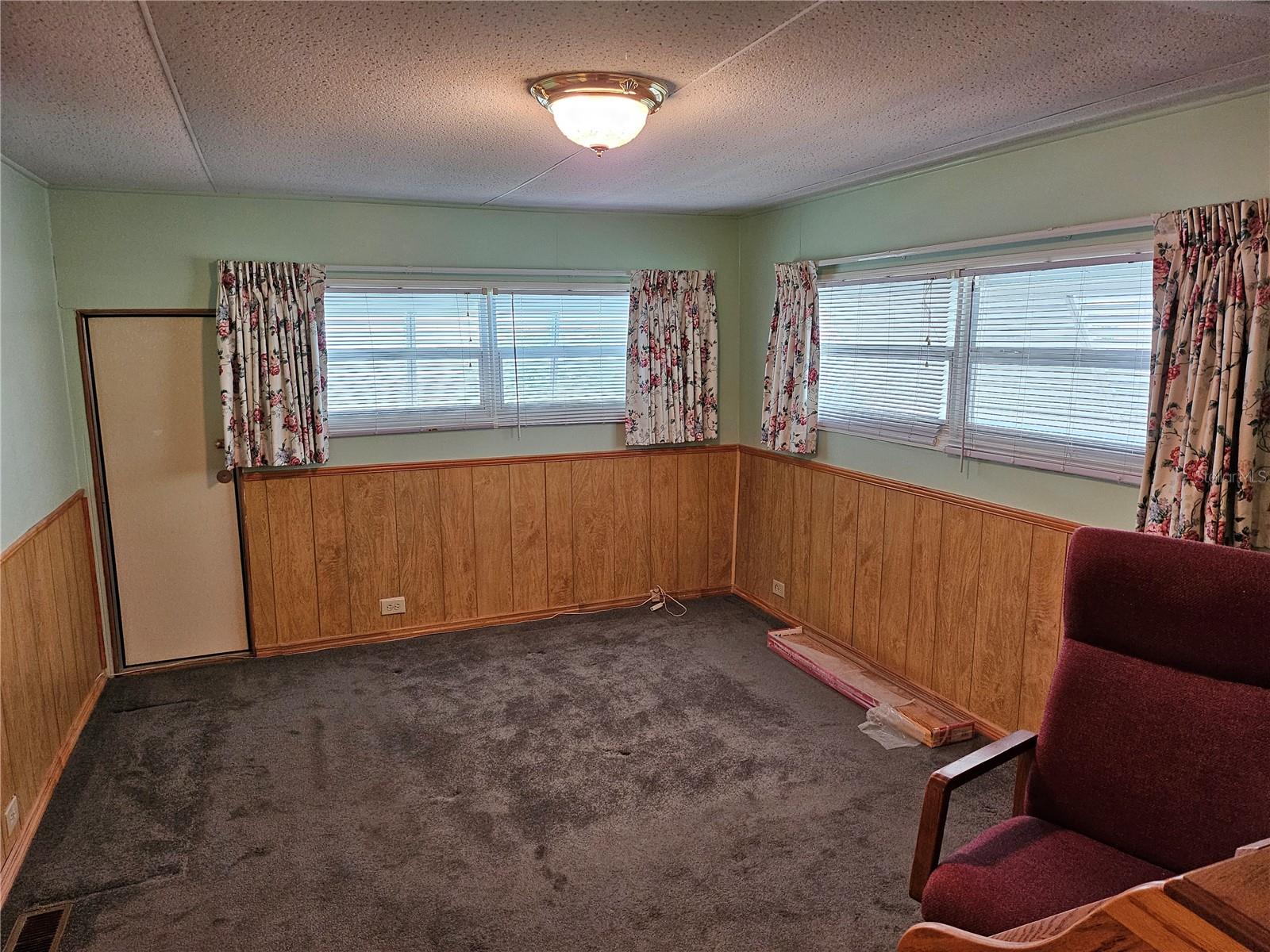 Image 24 of 82 For 407 White Oak Way