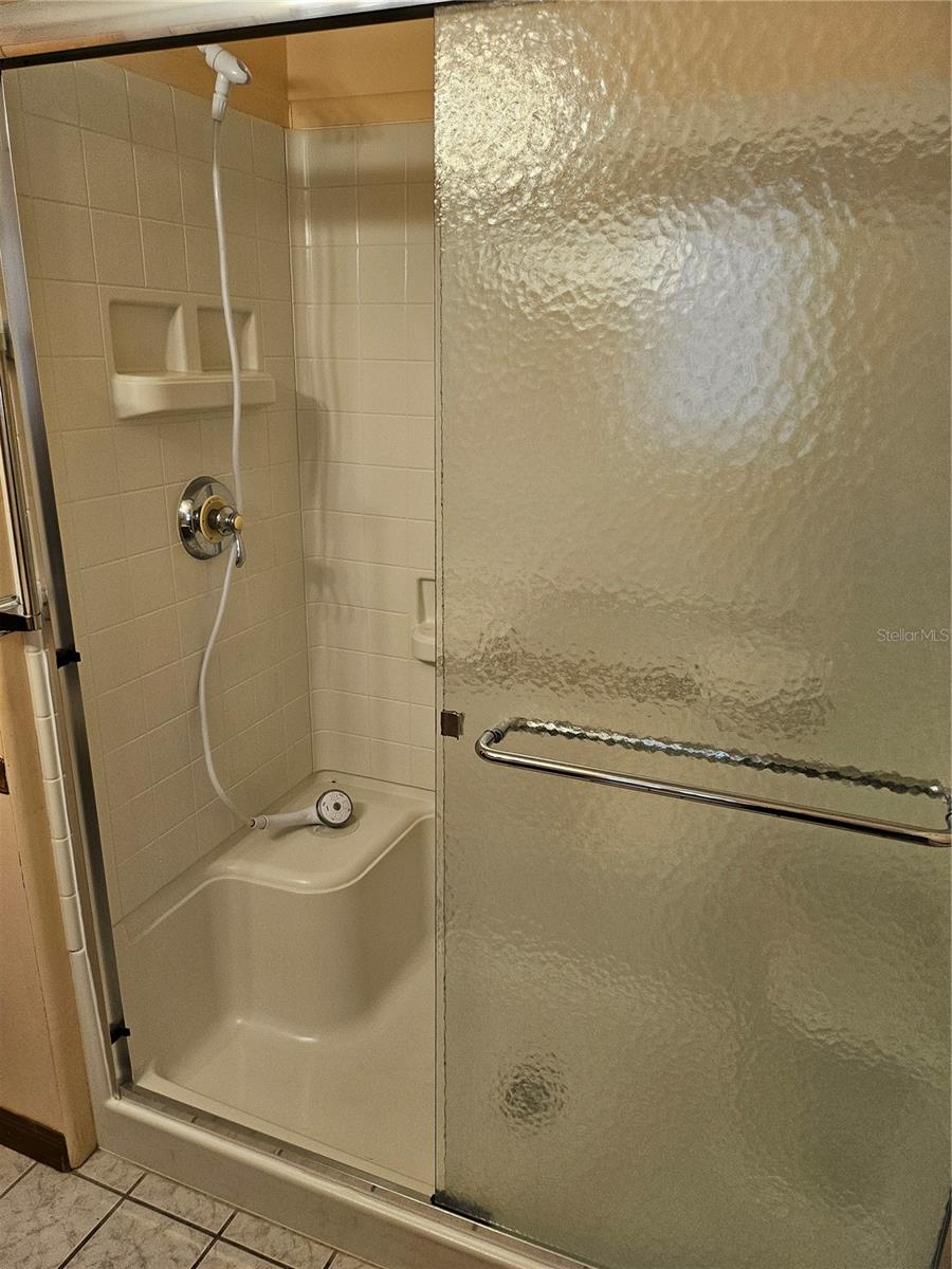 Image 33 of 82 For 407 White Oak Way