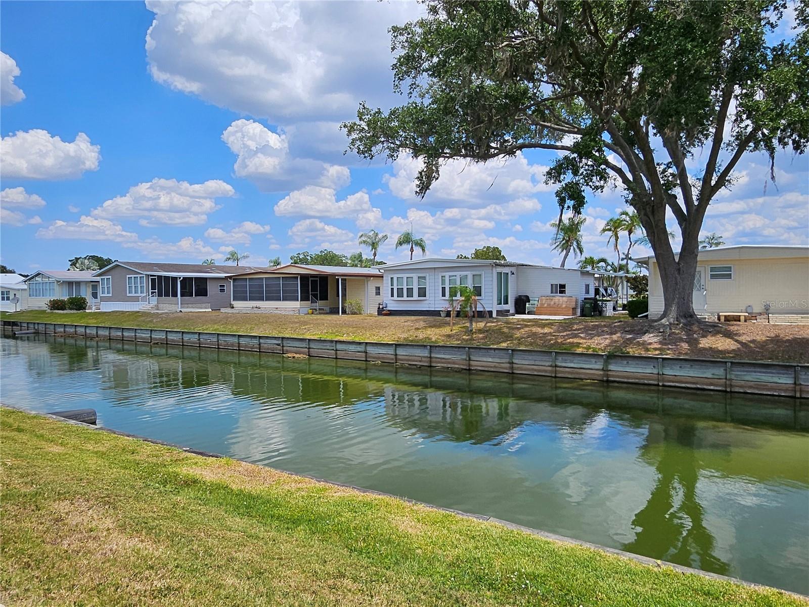 Image 4 of 82 For 407 White Oak Way