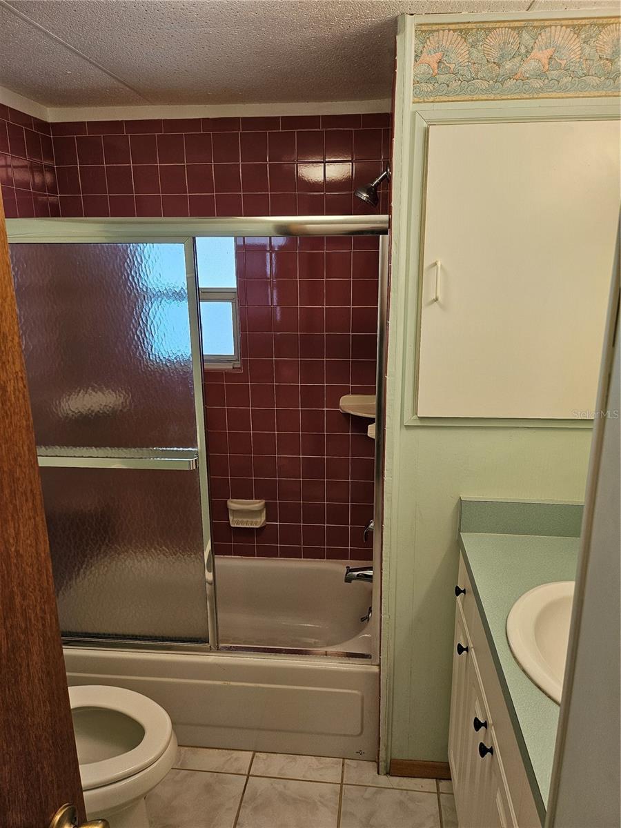 Image 43 of 82 For 407 White Oak Way