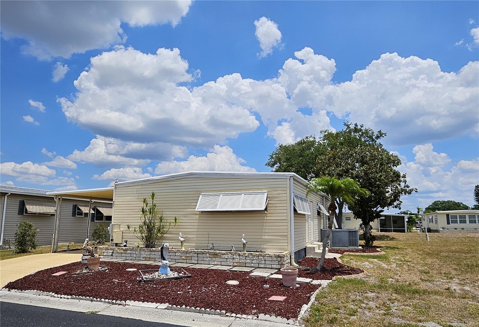 Image 6 of 82 For 407 White Oak Way