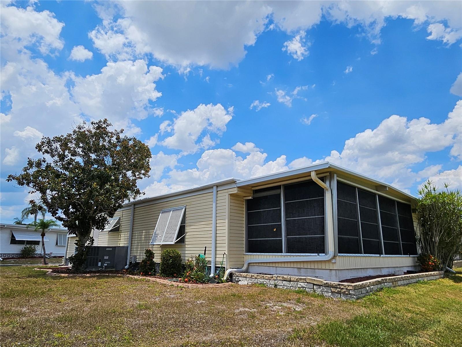 Image 9 of 82 For 407 White Oak Way