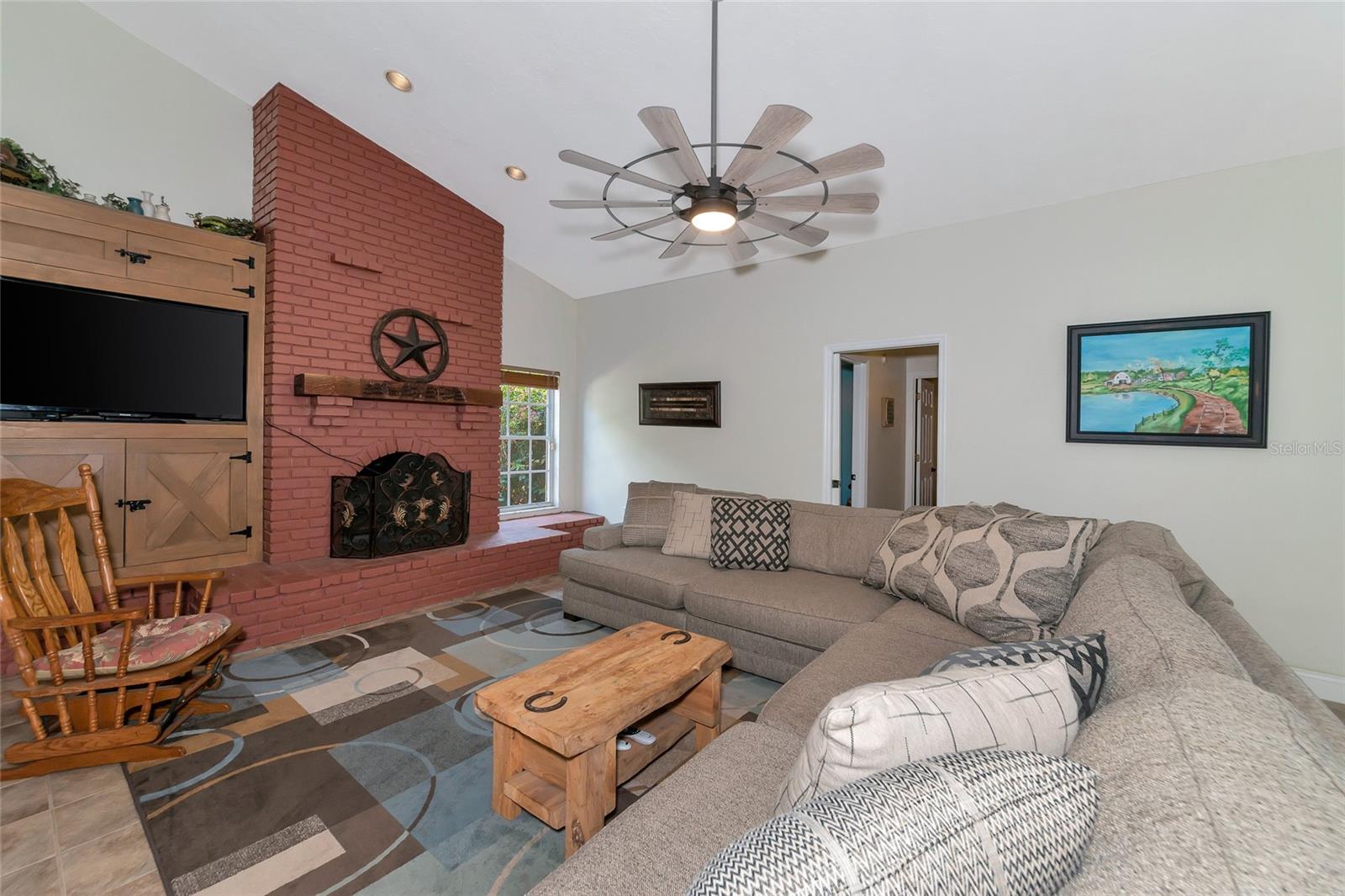 Listing photo id 8 for 15440 County Road 675