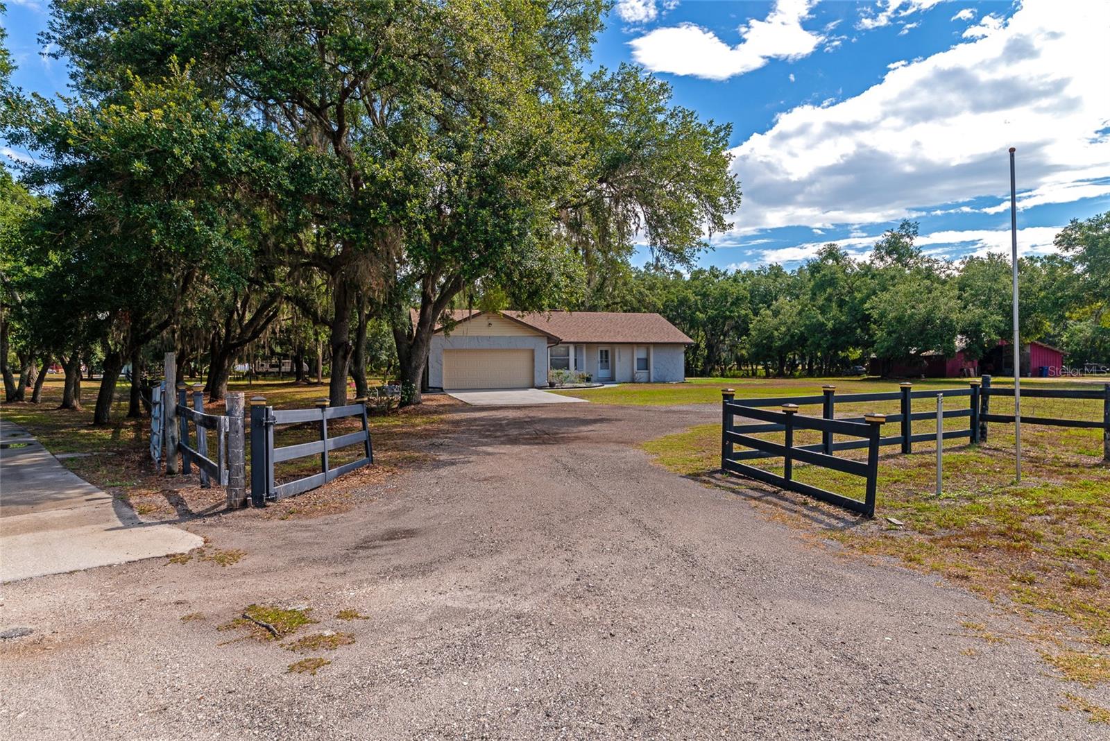 Listing photo id 77 for 15440 County Road 675