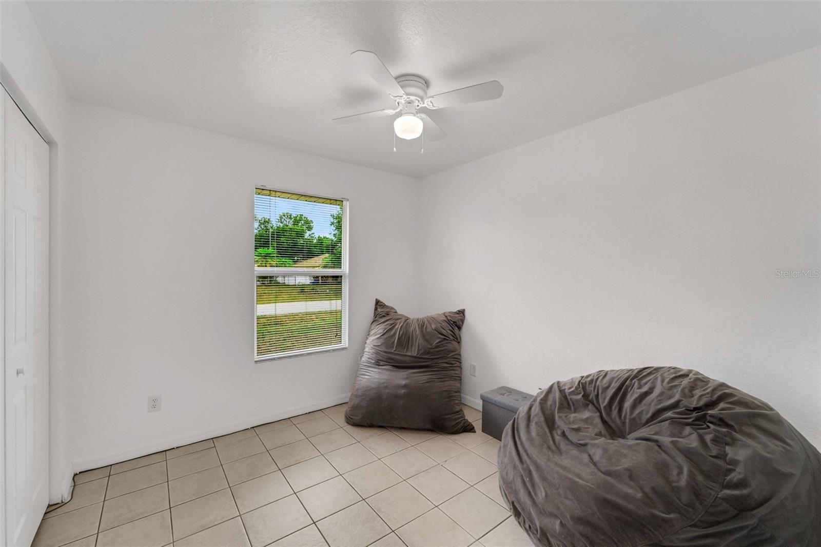 Listing photo id 11 for 3782 Beeber Street