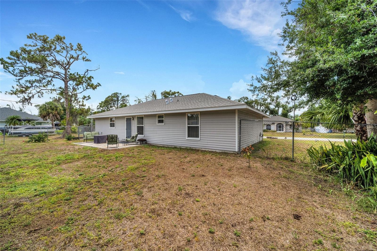 Listing photo id 25 for 3782 Beeber Street