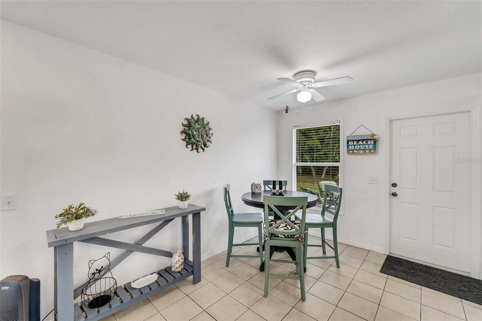 Listing photo id 5 for 3782 Beeber Street