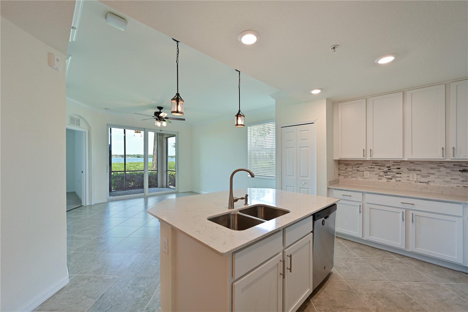 Image 4 of 72 For 1020 Tidewater Shores Loop 108