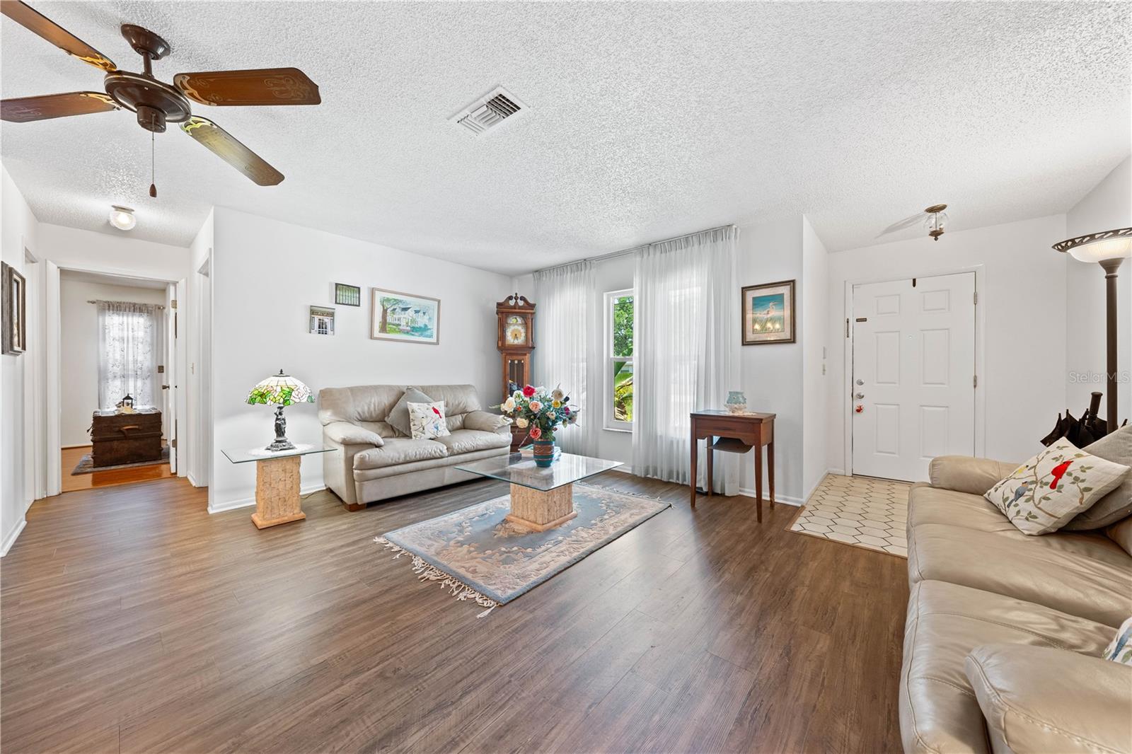 Listing photo id 5 for 4144 Winthrop Street