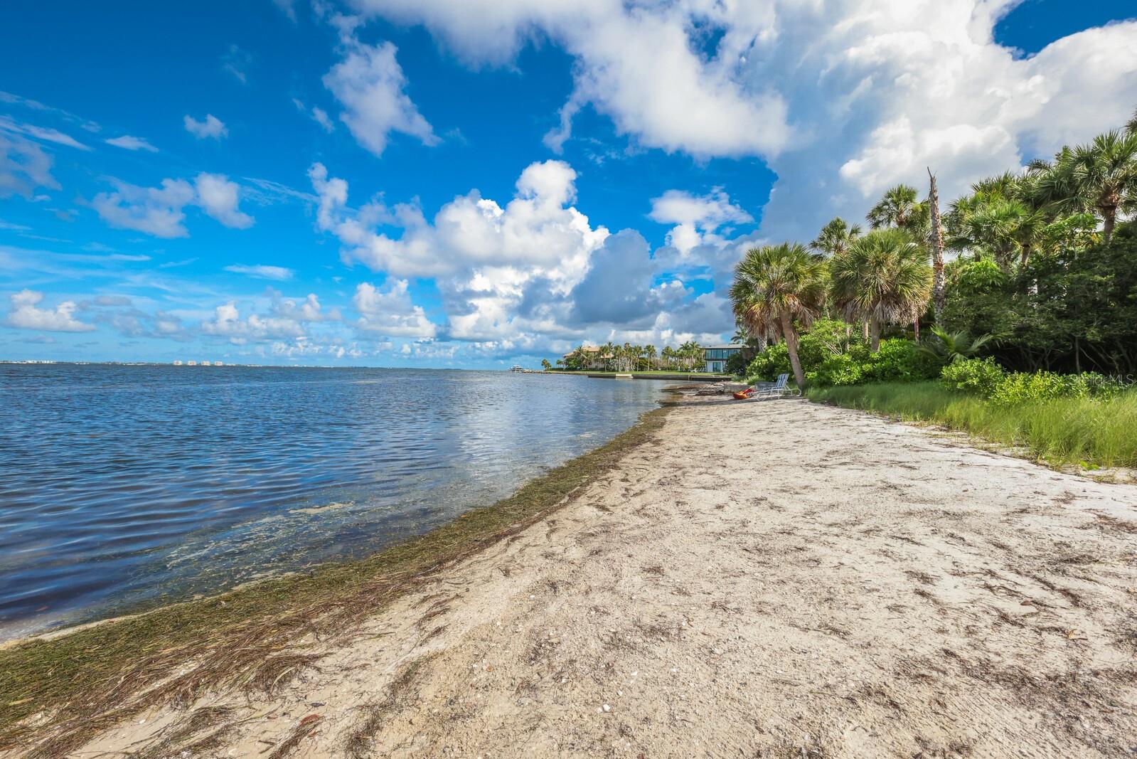 Listing photo id 25 for 3301 Bay Shore Road