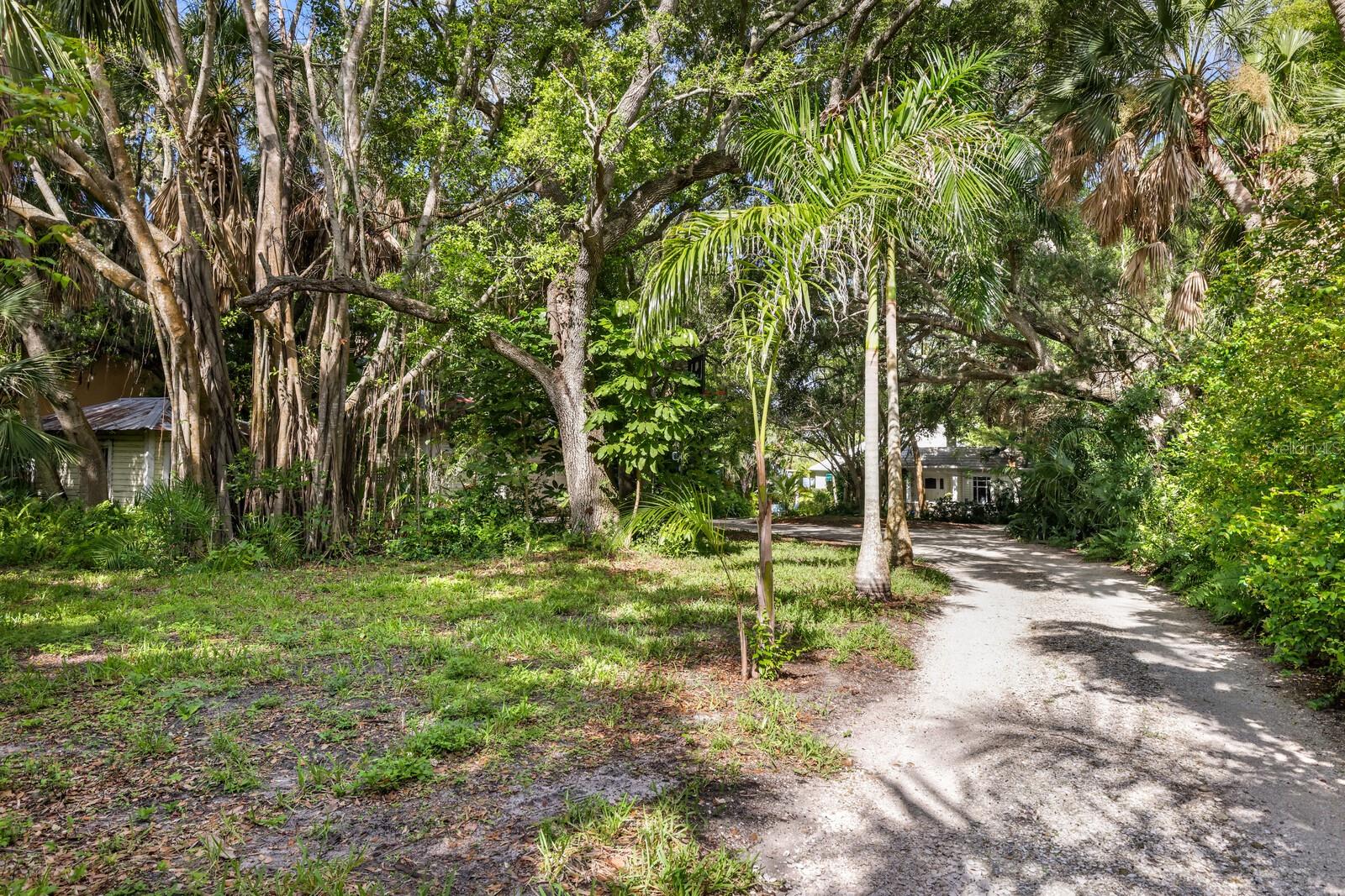 Listing photo id 3 for 3301 Bay Shore Road