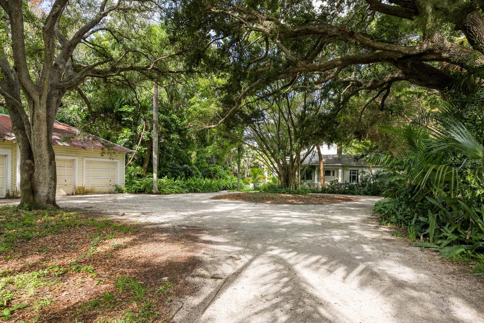 Listing photo id 5 for 3301 Bay Shore Road