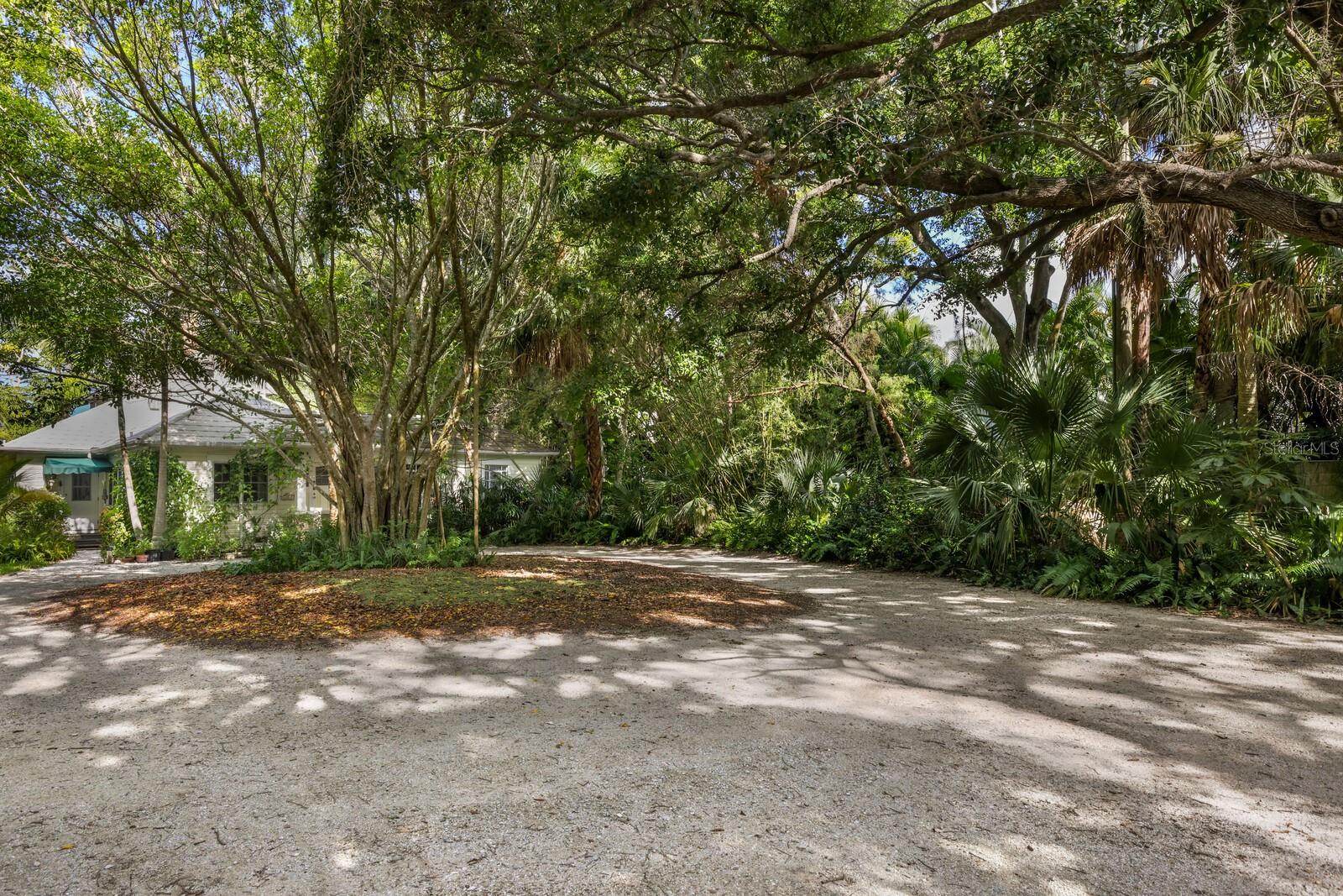 Listing photo id 6 for 3301 Bay Shore Road