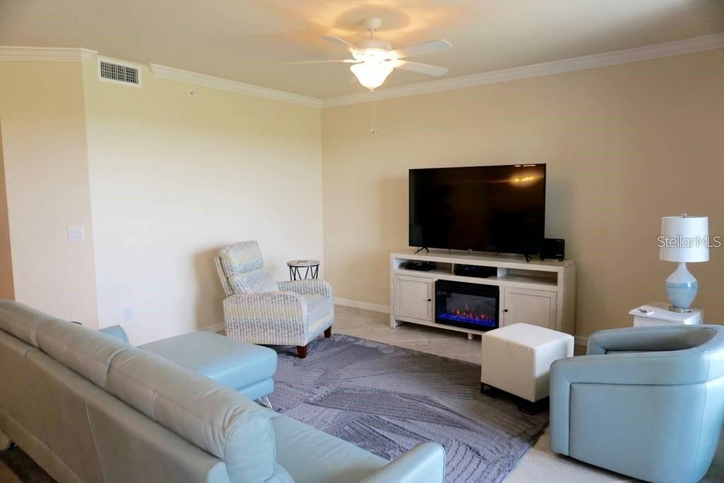 Listing photo id 10 for 5558 Palmer Circle 103