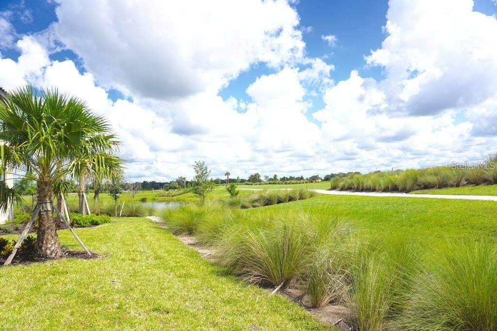 Listing photo id 14 for 5558 Palmer Circle 103