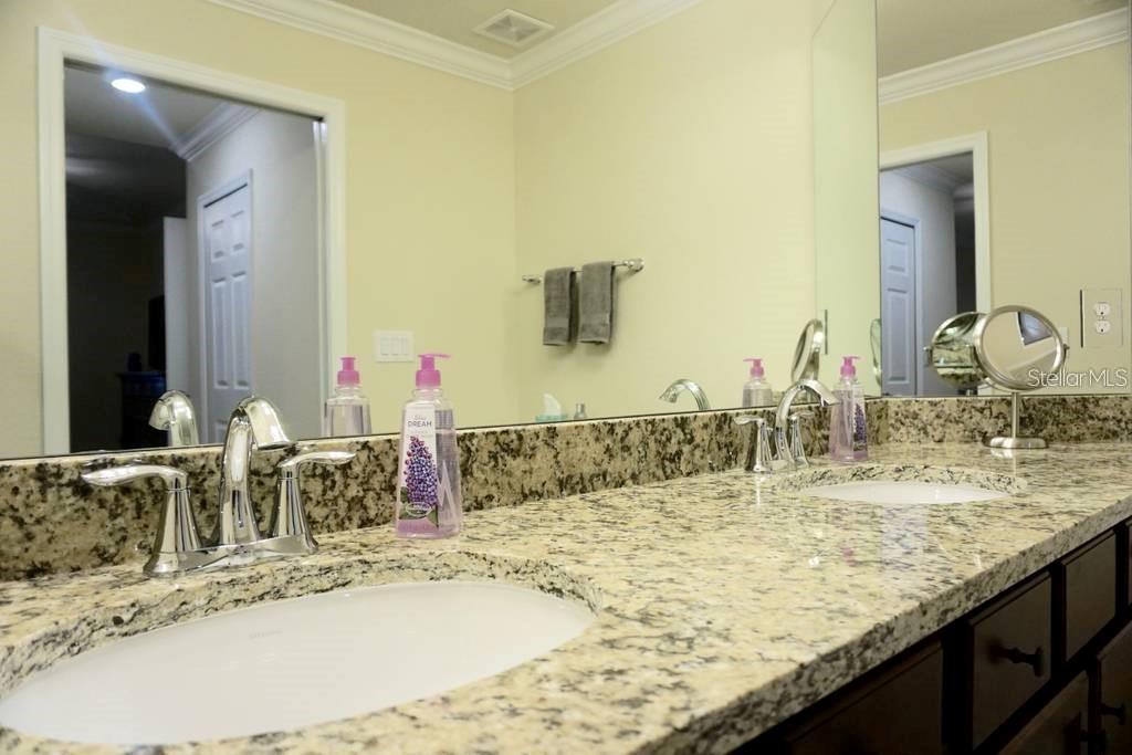 Listing photo id 18 for 5558 Palmer Circle 103