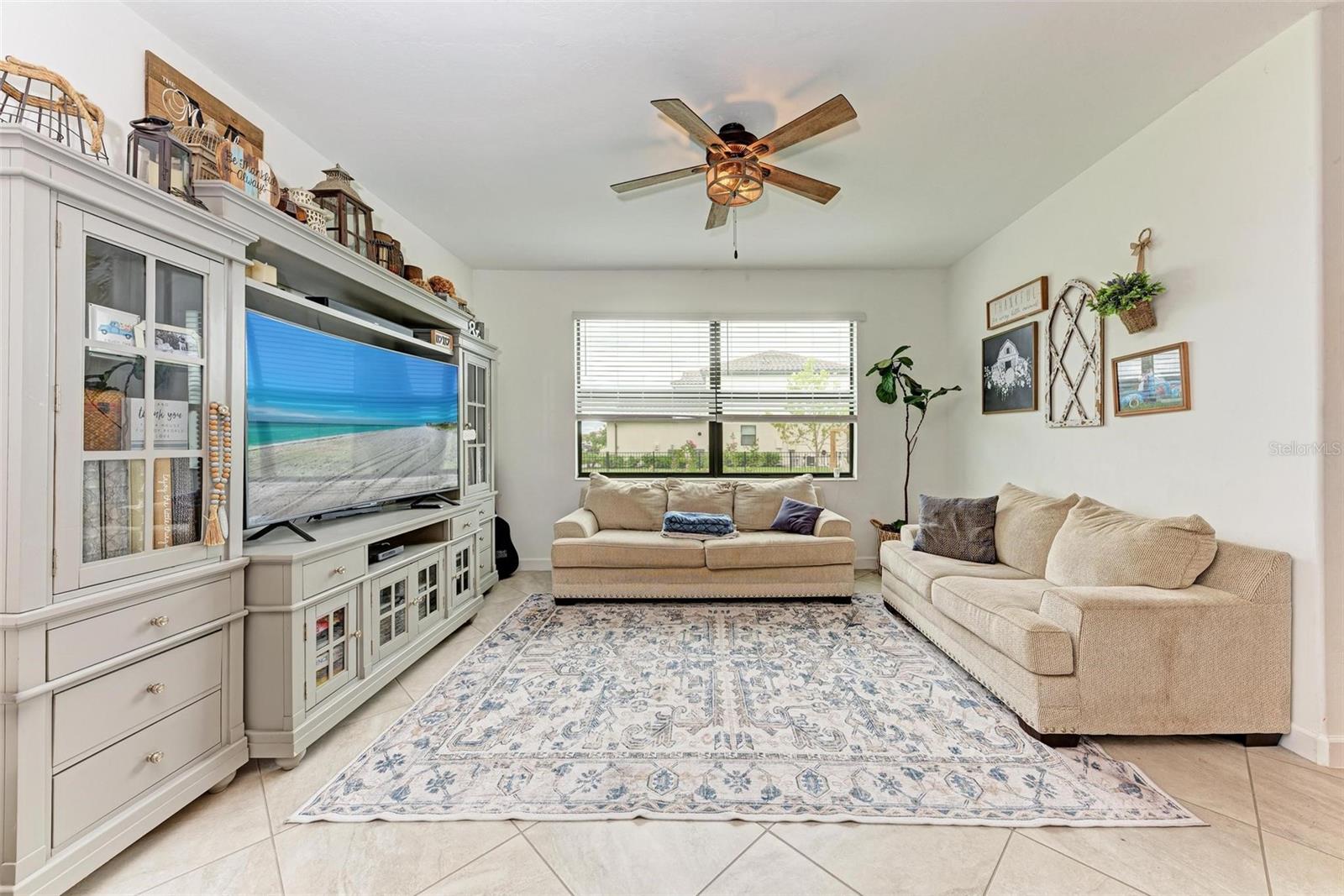 Listing photo id 8 for 5311 Coral Reef Way